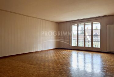 Nouveau - A rénover - Appartement de 5 pièces/145m2 avec grand balcon 8m2 - Cave + parking en sous-sol