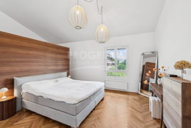 Exclusivité - Magnifique appartement de 4 chambres + 1 bureau - 3 parkings - Ascenseur