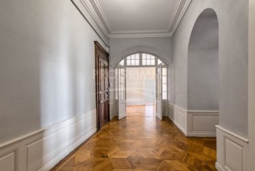 Appartement vieille-ville - 7,5 pièces - place de parking - cave