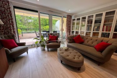 Exclusivité - Appartement traversant 5 pièces - 3 chambres - 2 parkings