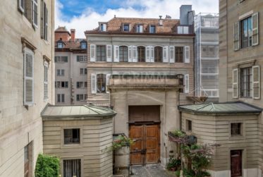 Appartement vieille-ville - 7,5 pièces - place de parking - cave