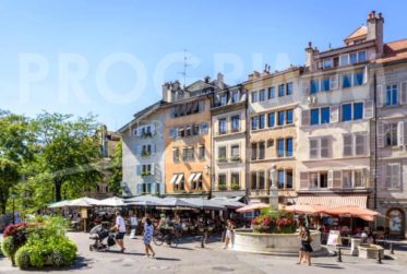 Exclusivité - Magnifique et rare appartement meublé - Place Bourg de Four + Prkg