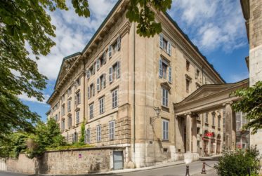 Appartement vieille-ville - 7,5 pièces - place de parking - cave