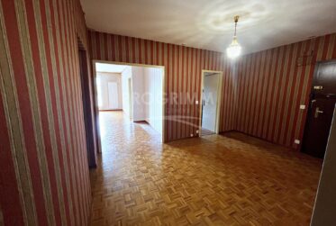 Nouveau - A rénover - Appartement de 5 pièces/145m2 avec grand balcon 8m2 - Cave + parking en sous-sol