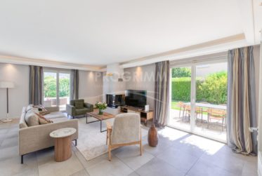 Villa meublée - 3 chambres - Grandes pièces sous-sol - Tout compris jardin et piscine