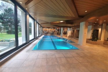 Appartement de près de 210 m2 - 6 pièces / 4 chambres - 2 salle de bains + 3 toilettes/lavabo - Résidence avec piscine chauffée et sauna - Parking double en sous-sol