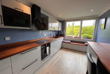 Exclusivité - Appartement traversant 5 pièces - 3 chambres - 2 parkings