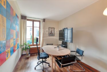 Quai du Rhône. Bureaux haut standing avec fibre, parkings et balcons. Parkings disponibles.