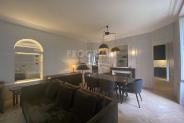Exclusivité - Magnifique et rare appartement meublé - Place Bourg de Four + Prkg