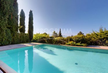 Villa 7 pièces - 4 chambres - Piscine - Sauna - Terrain de 700 m2