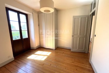 Exclusivité - Maison villageoise en pleine campagne - Cheminée - 4 Chambres - 2 salles de bain - DISPO DE SUITE