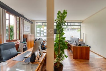 Bureaux de près de 80m2 situé en bordure du Rhône - Arcade visible - A deux pas du tram