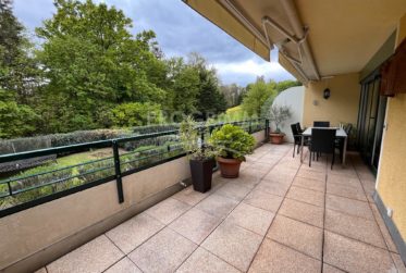 Exclusivité - Appartement traversant 5 pièces - 3 chambres - 2 parkings