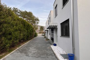 Exclusivité - Villa - 3 chambres - 2 salles de bain - - Places de parking