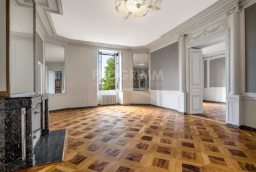 Appartement vieille-ville - 7,5 pièces - place de parking - cave