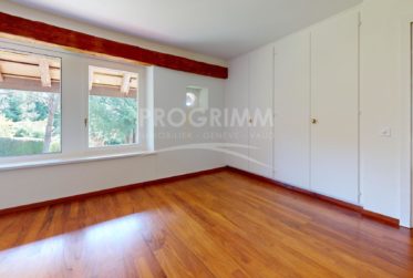 Villa 7 pièces - 4 chambres - Piscine - Sauna - Terrain de 700 m2