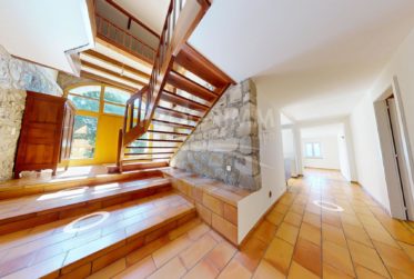 Villa 7 pièces - 4 chambres - Piscine - Sauna - Terrain de 700 m2