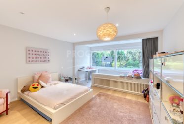 rare au cœur de Florissant Rez +1 avec jardin privatif – 8 pièces, 4 chambres, 3 salles de bains + Box