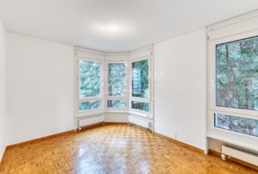 Appartement de près de 210 m2 - 6 pièces / 4 chambres - 2 salle de bains + 3 toilettes/lavabo - Résidence avec piscine chauffée et sauna - Parking double en sous-sol
